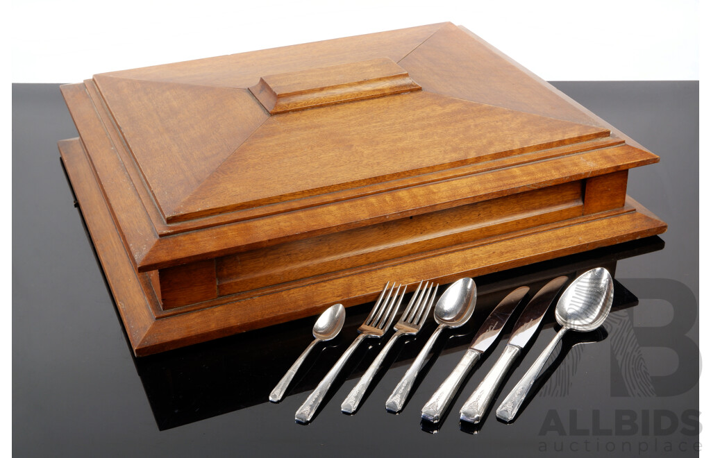 Vintage Cedar Flatware Canteen with 44 Piece Community Silverplate Flatware Set