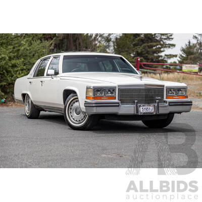 01/1988 Cadillac Fleetwood Brougham dÉlegance 4d Sedan White V8 5.0L - Import 08/1997