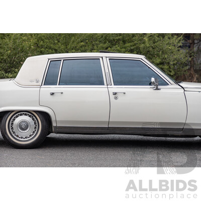 01/1988 Cadillac Fleetwood Brougham dÉlegance 4d Sedan White V8 5.0L - Import 08/1997