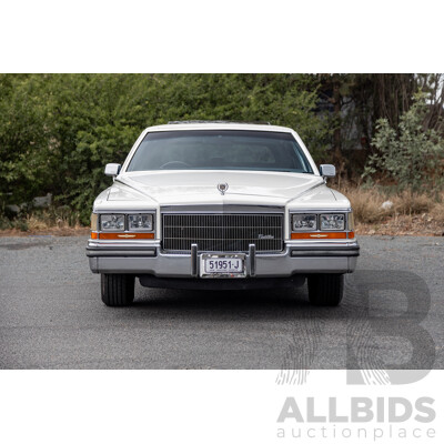 01/1988 Cadillac Fleetwood Brougham dÉlegance 4d Sedan White V8 5.0L - Import 08/1997