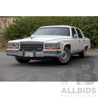 01/1988 Cadillac Fleetwood Brougham dÉlegance 4d Sedan White V8 5.0L - Import 08/1997