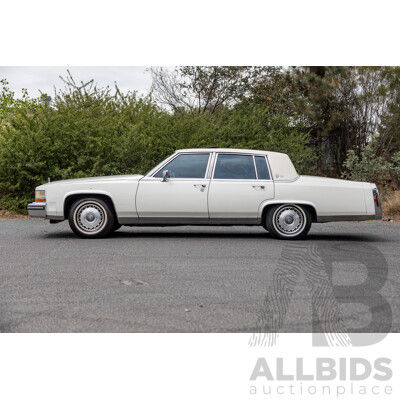 01/1988 Cadillac Fleetwood Brougham dÉlegance 4d Sedan White V8 5.0L - Import 08/1997