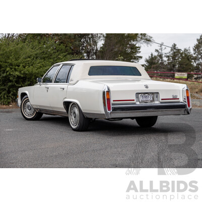 01/1988 Cadillac Fleetwood Brougham dÉlegance 4d Sedan White V8 5.0L - Import 08/1997