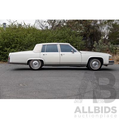 01/1988 Cadillac Fleetwood Brougham dÉlegance 4d Sedan White V8 5.0L - Import 08/1997