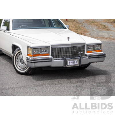 01/1988 Cadillac Fleetwood Brougham dÉlegance 4d Sedan White V8 5.0L - Import 08/1997