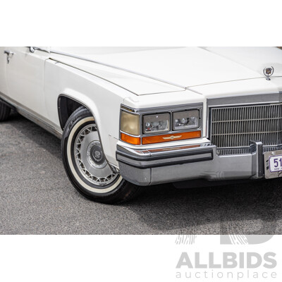 01/1988 Cadillac Fleetwood Brougham dÉlegance 4d Sedan White V8 5.0L - Import 08/1997