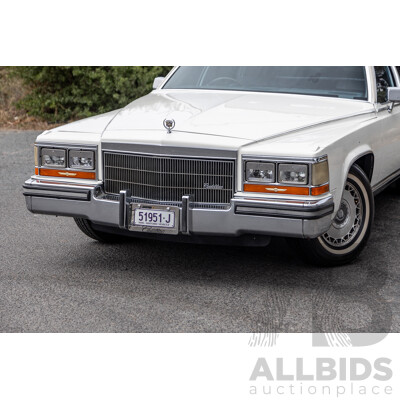 01/1988 Cadillac Fleetwood Brougham dÉlegance 4d Sedan White V8 5.0L - Import 08/1997
