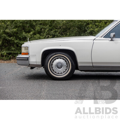 01/1988 Cadillac Fleetwood Brougham dÉlegance 4d Sedan White V8 5.0L - Import 08/1997