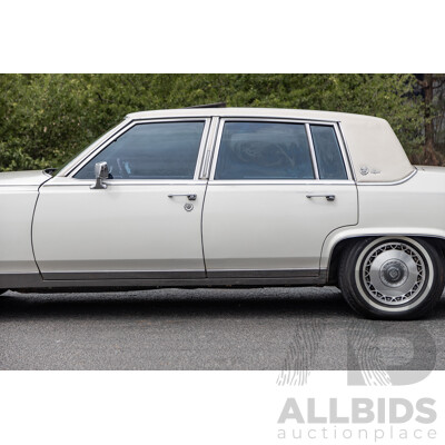 01/1988 Cadillac Fleetwood Brougham dÉlegance 4d Sedan White V8 5.0L - Import 08/1997