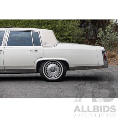 01/1988 Cadillac Fleetwood Brougham dÉlegance 4d Sedan White V8 5.0L - Import 08/1997