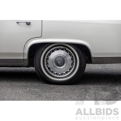 01/1988 Cadillac Fleetwood Brougham dÉlegance 4d Sedan White V8 5.0L - Import 08/1997