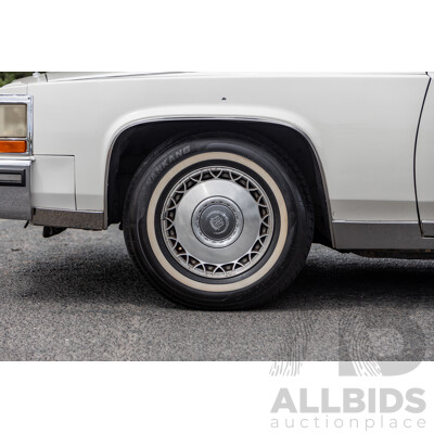 01/1988 Cadillac Fleetwood Brougham dÉlegance 4d Sedan White V8 5.0L - Import 08/1997
