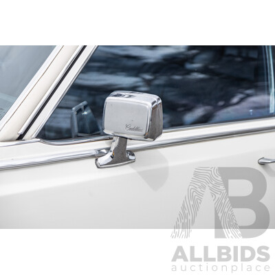 01/1988 Cadillac Fleetwood Brougham dÉlegance 4d Sedan White V8 5.0L - Import 08/1997