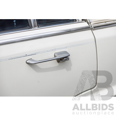 01/1988 Cadillac Fleetwood Brougham dÉlegance 4d Sedan White V8 5.0L - Import 08/1997