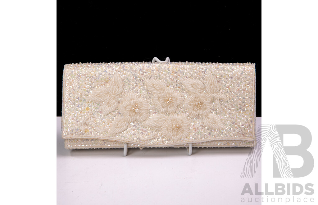 Collection Vintage Handbags Comprising Bambi White Leather, Cream Glomesh, Beige Glomesh Examples, Glomesh Gold Purse and More