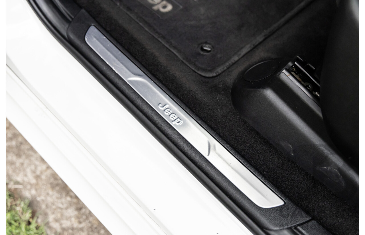 4/2014 Jeep Grand Cherokee SRT 8 (4x4) WK MY14 4d Wagon Bright White 6.4L