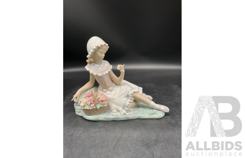 LLADRO Porcelain Figurine 