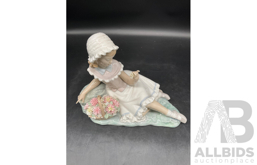 LLADRO Porcelain Figurine 