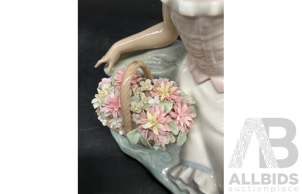 LLADRO Porcelain Figurine 