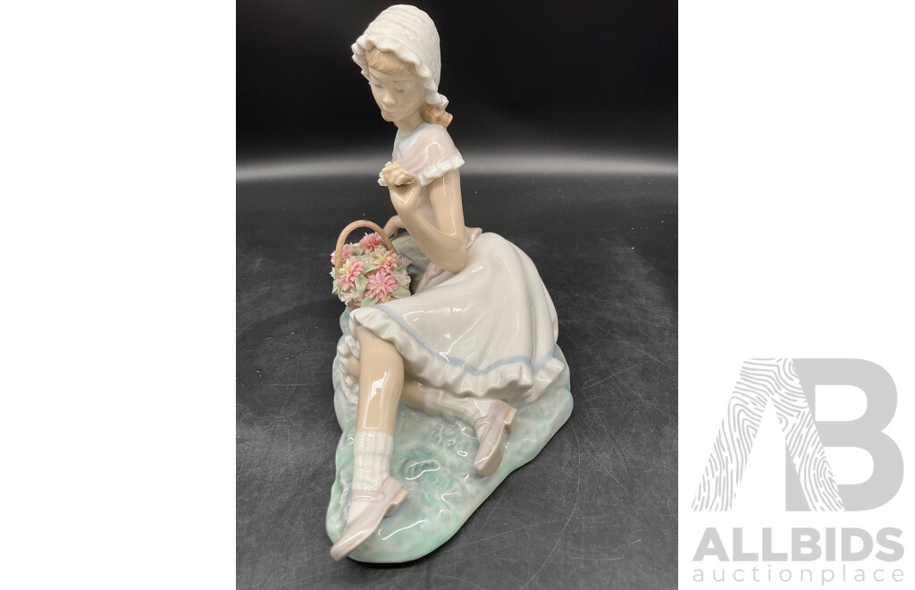 LLADRO Porcelain Figurine 