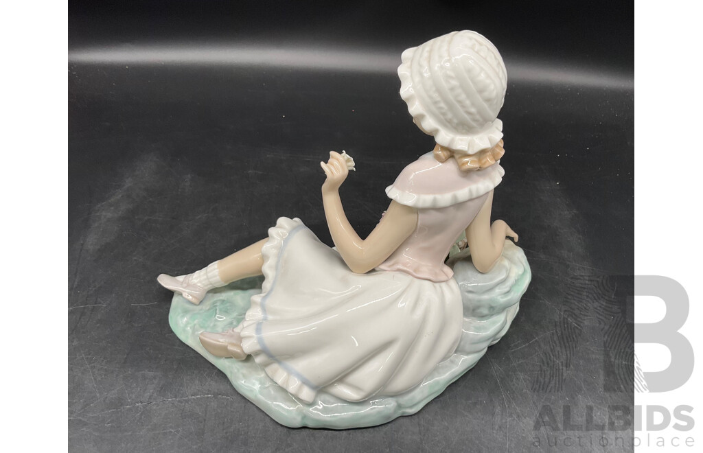 LLADRO Porcelain Figurine 