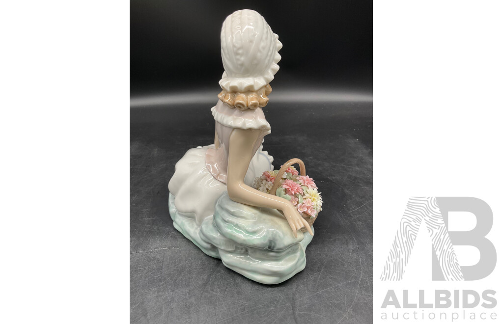 LLADRO Porcelain Figurine 