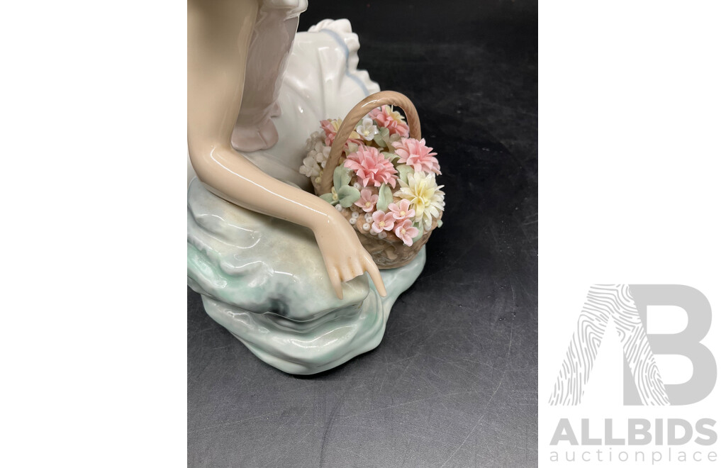 LLADRO Porcelain Figurine 