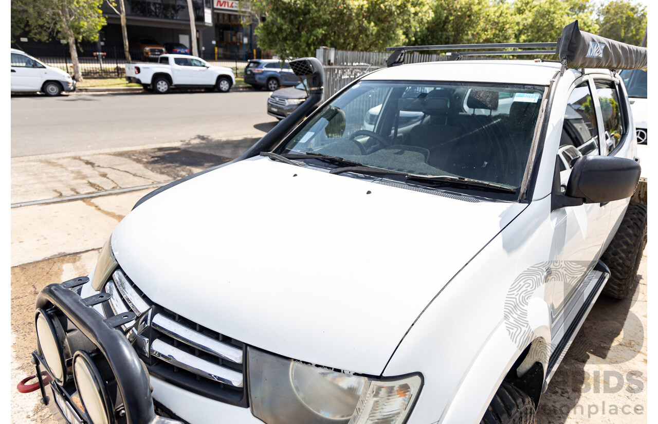 1/2014 Mitsubishi Triton GLX (4x4) MN MY15 Dual Cab Utility Solid White Turbo Diesel 2.5L