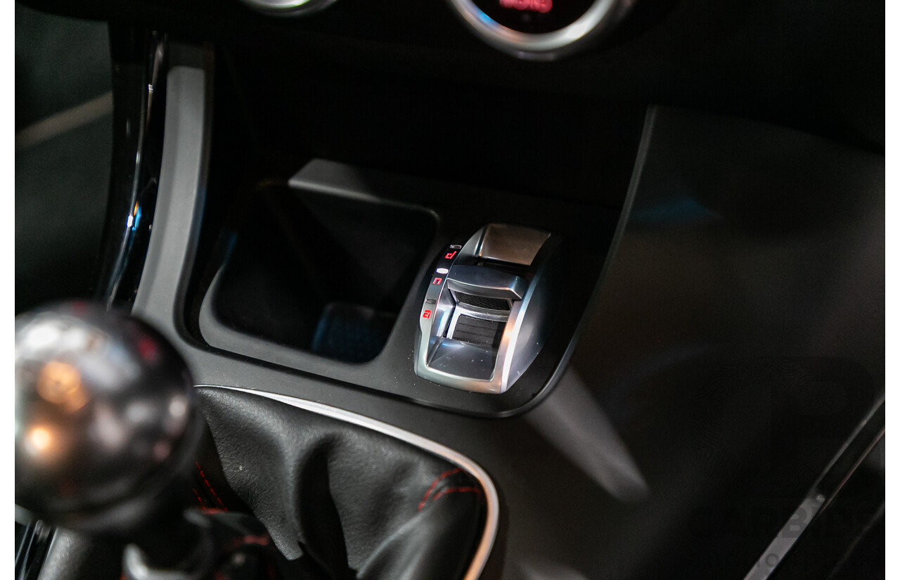 8/2014 Alfa Romeo Giulietta Quad Verde 5d Hatchback Profondo Blue Metallic Turbo 1.7L