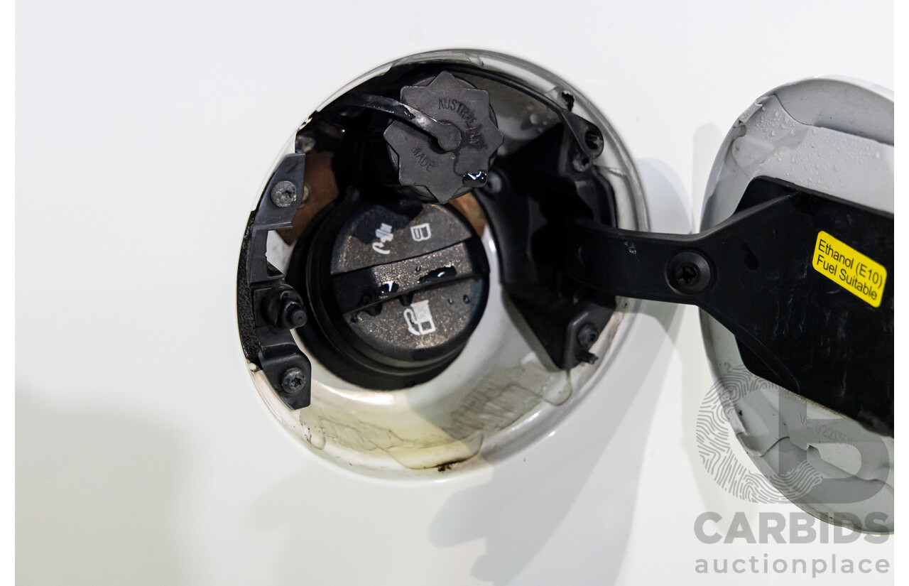 8/2008 Holden Commodore (Dual Fuel) 60th Anniversary VE MY09.5 4d Sedan Heron White V6 3.6L