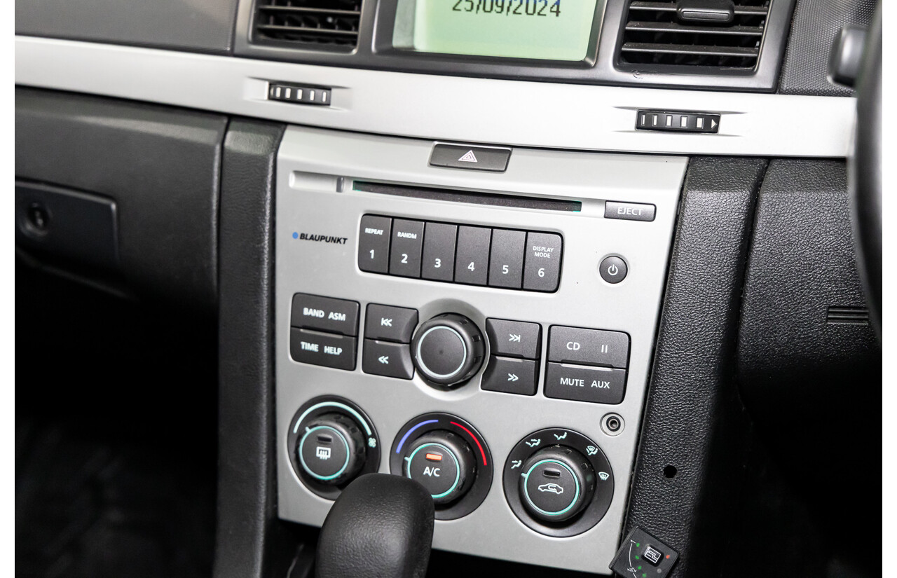 8/2008 Holden Commodore (Dual Fuel) 60th Anniversary VE MY09.5 4d Sedan Heron White V6 3.6L