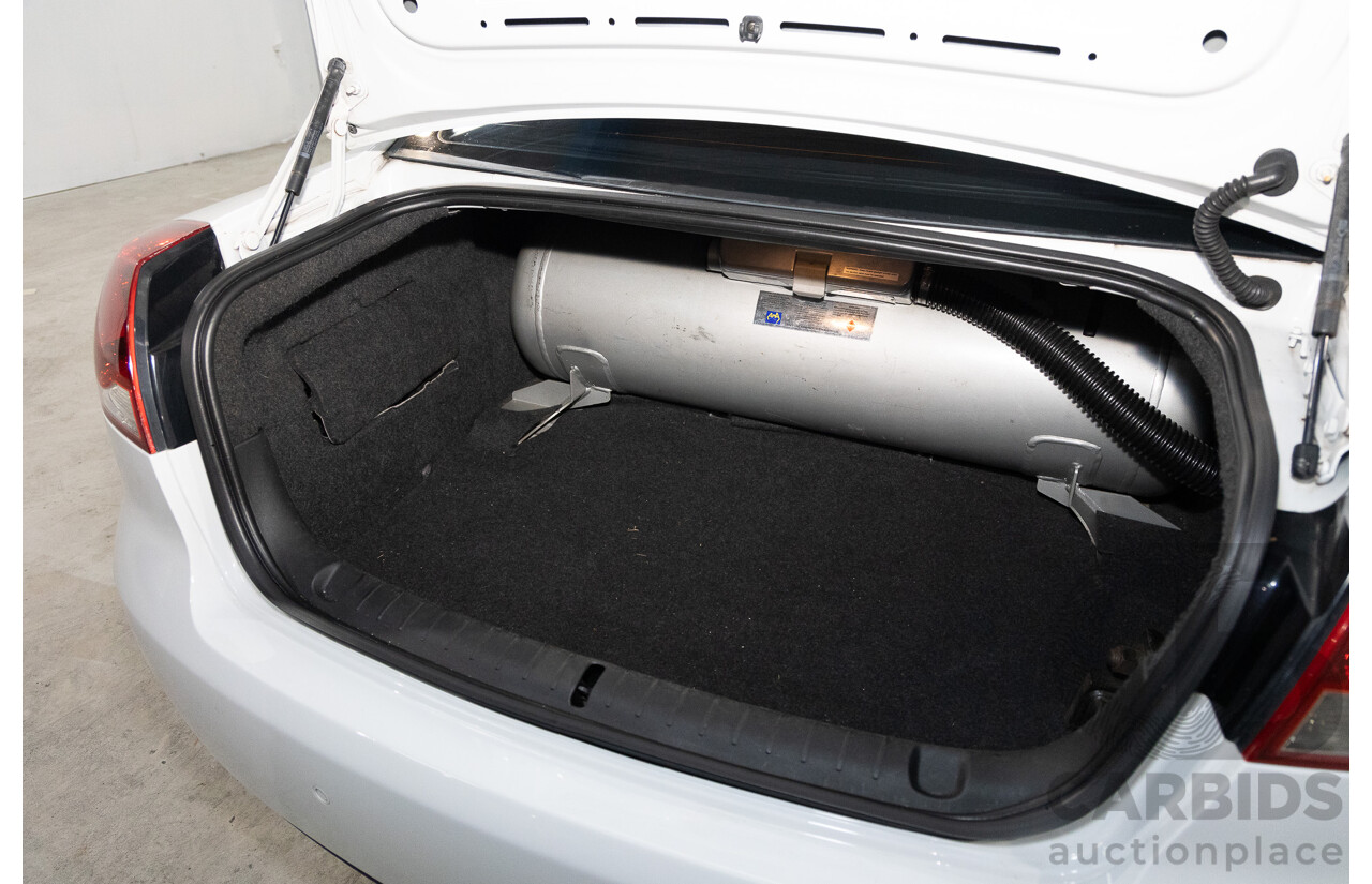 8/2008 Holden Commodore (Dual Fuel) 60th Anniversary VE MY09.5 4d Sedan Heron White V6 3.6L