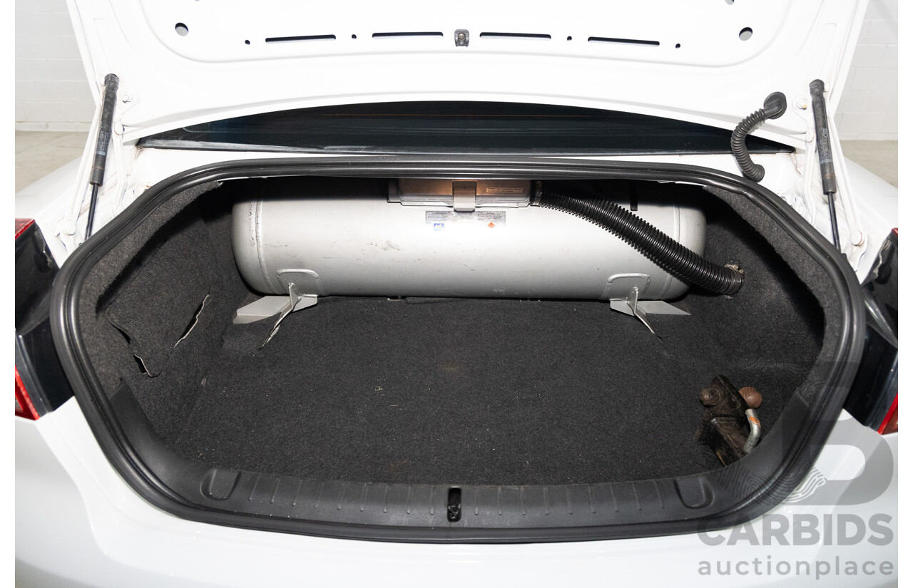 8/2008 Holden Commodore (Dual Fuel) 60th Anniversary VE MY09.5 4d Sedan Heron White V6 3.6L