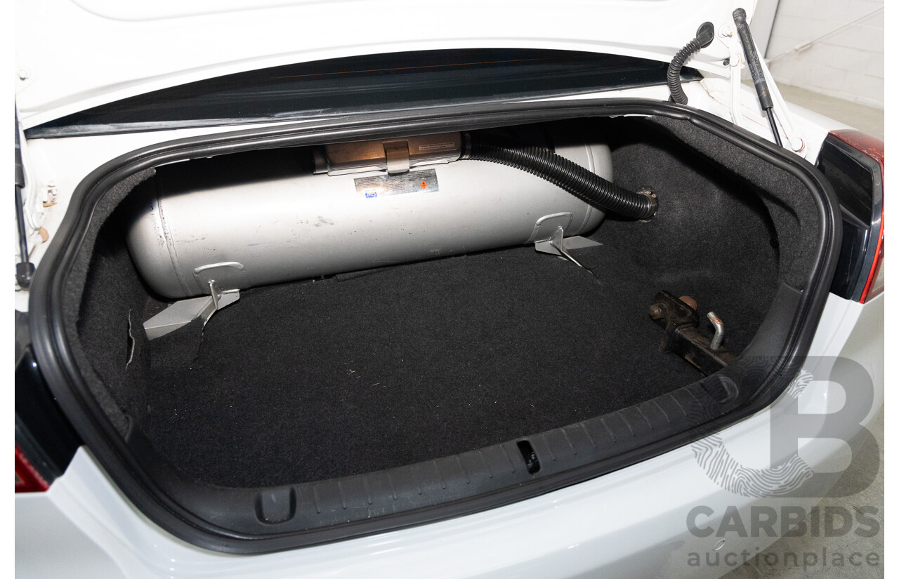 8/2008 Holden Commodore (Dual Fuel) 60th Anniversary VE MY09.5 4d Sedan Heron White V6 3.6L