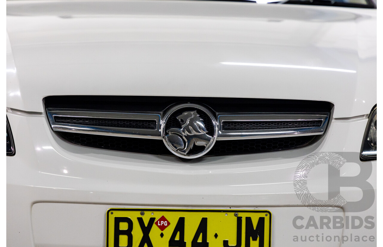 8/2008 Holden Commodore (Dual Fuel) 60th Anniversary VE MY09.5 4d Sedan Heron White V6 3.6L