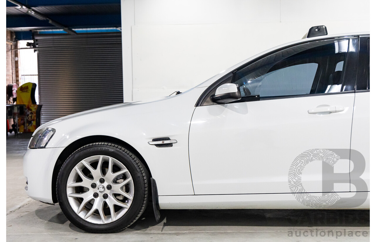 8/2008 Holden Commodore (Dual Fuel) 60th Anniversary VE MY09.5 4d Sedan Heron White V6 3.6L
