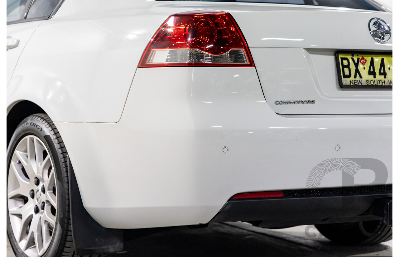 8/2008 Holden Commodore (Dual Fuel) 60th Anniversary VE MY09.5 4d Sedan Heron White V6 3.6L