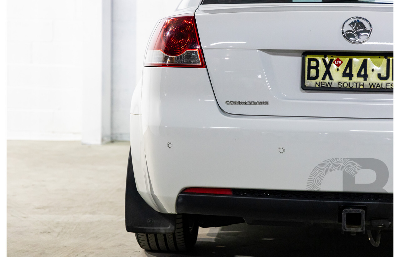 8/2008 Holden Commodore (Dual Fuel) 60th Anniversary VE MY09.5 4d Sedan Heron White V6 3.6L