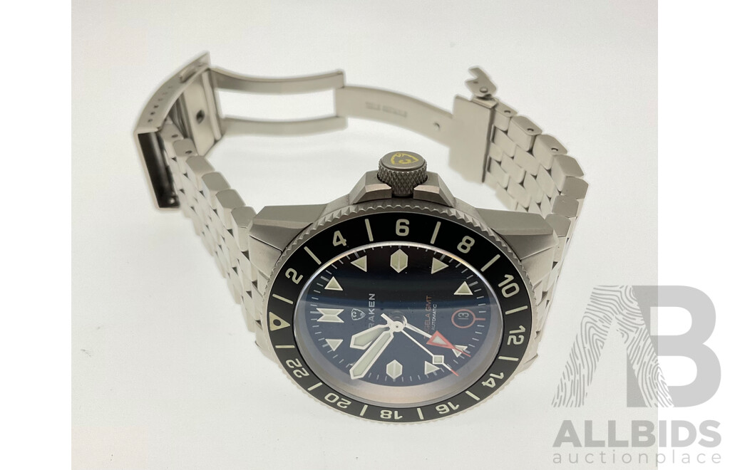 Boxed Draken Tugela GMT Swiss Movement Wrist Watch with Spare Strap and Links