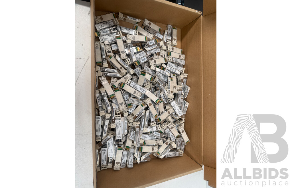 Polycom VVX EM350 + Polycom Wallmount and Face Plate - VVX 150 - 250 - 350 - 450 + Box Containing Cisco SFP Transceiver