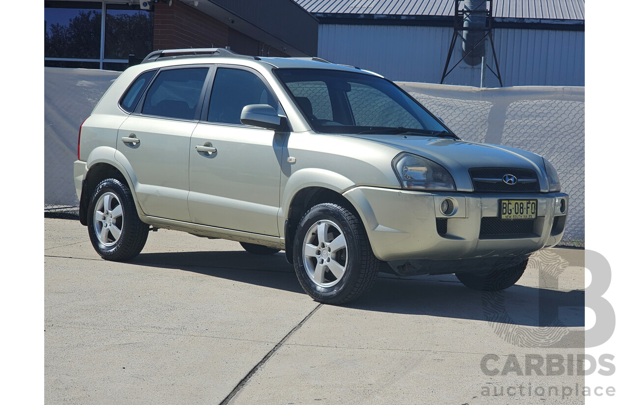 10/2005 Hyundai Tucson CITY 4d Wagon Silver 2.0L