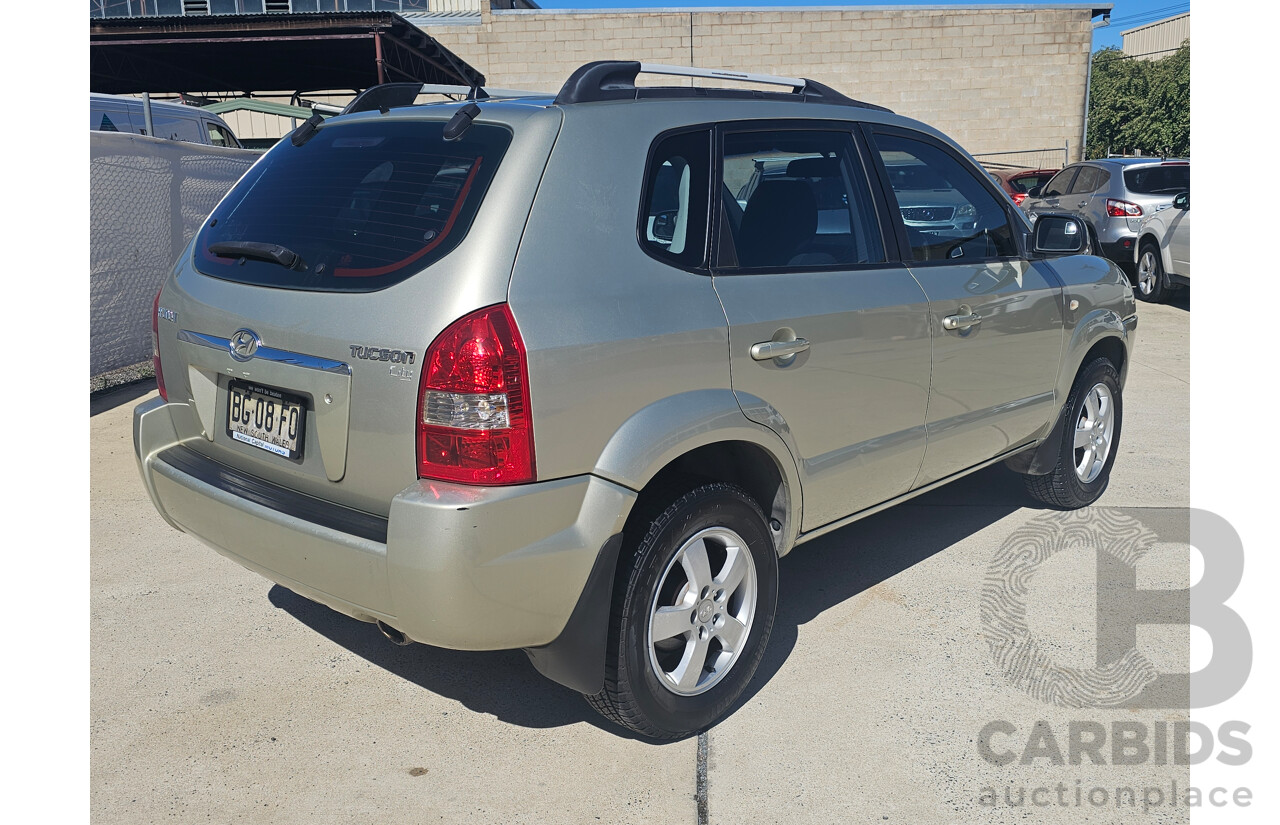 10/2005 Hyundai Tucson CITY 4d Wagon Silver 2.0L