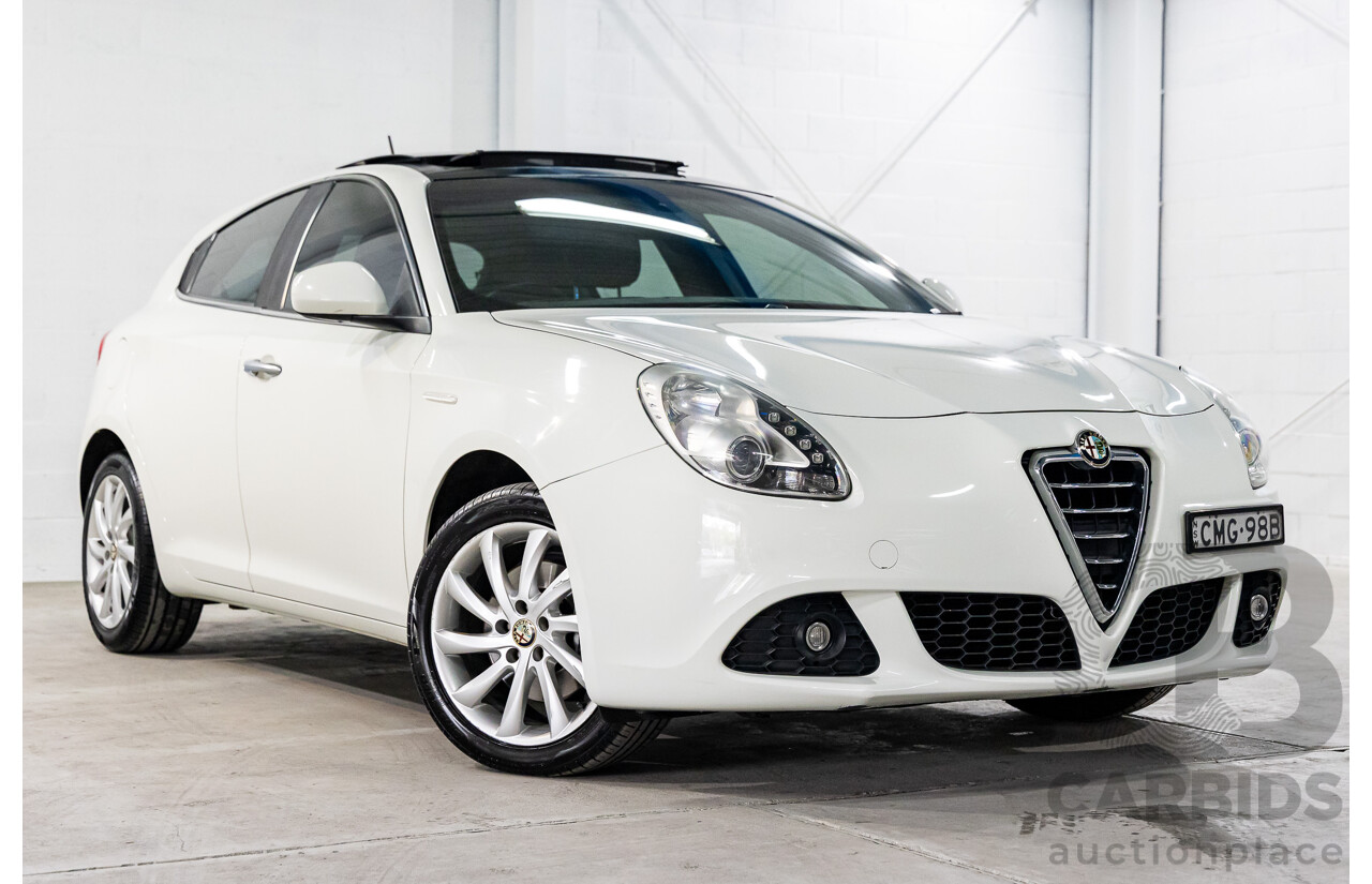 2/2013 Alfa Romeo Giulietta Distinctive 5d Hatchback White Turbo 1.4L