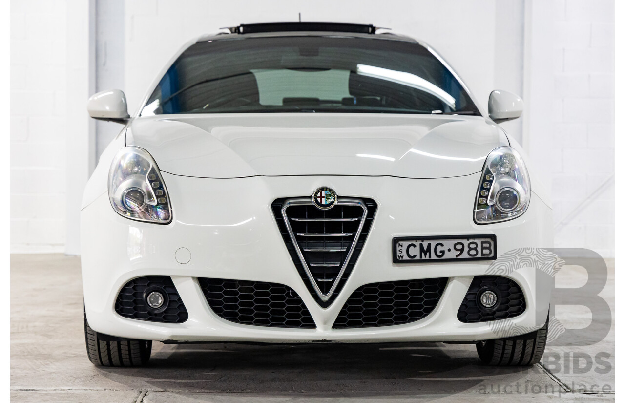 2/2013 Alfa Romeo Giulietta Distinctive 5d Hatchback White Turbo 1.4L