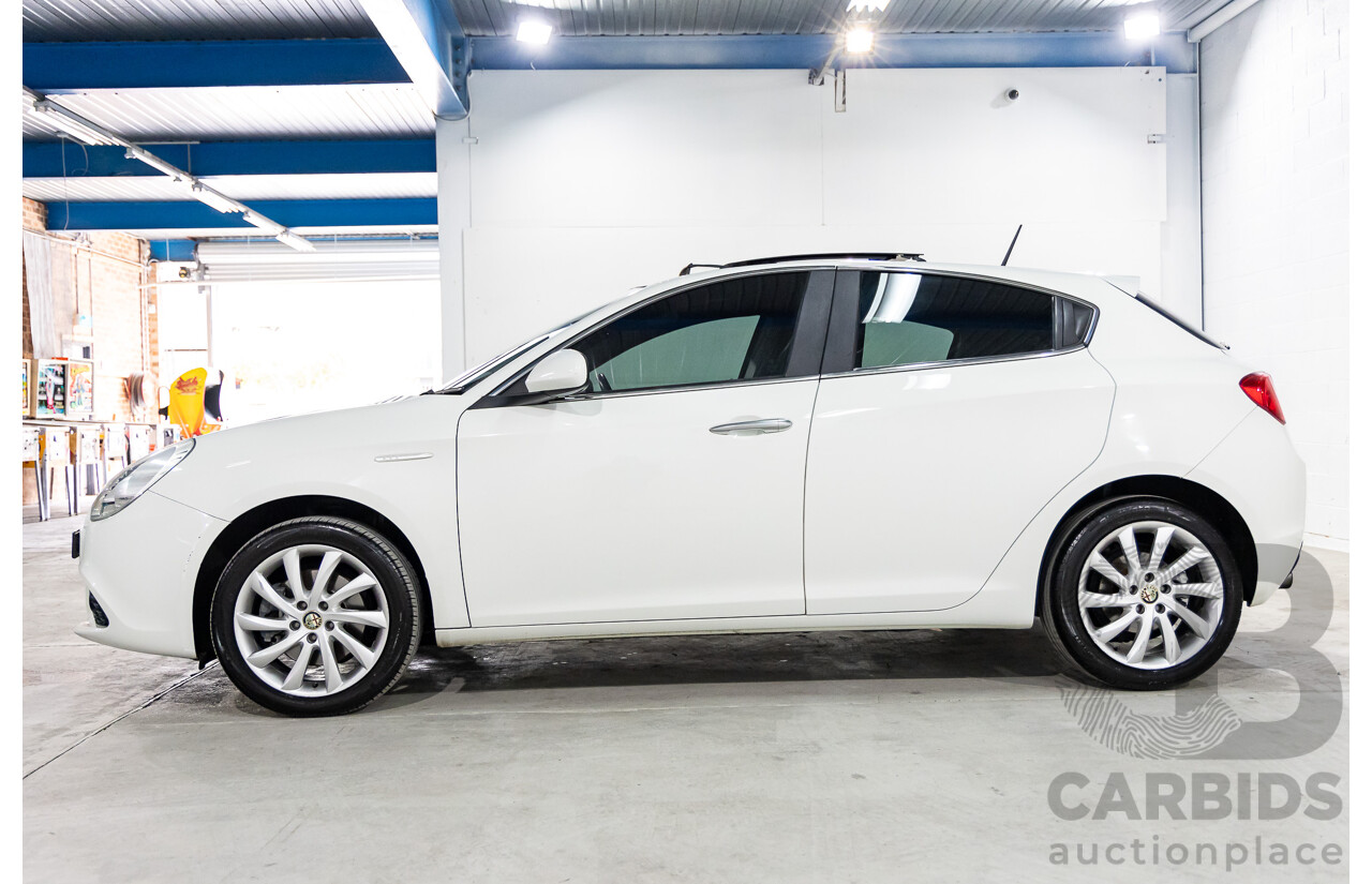 2/2013 Alfa Romeo Giulietta Distinctive 5d Hatchback White Turbo 1.4L