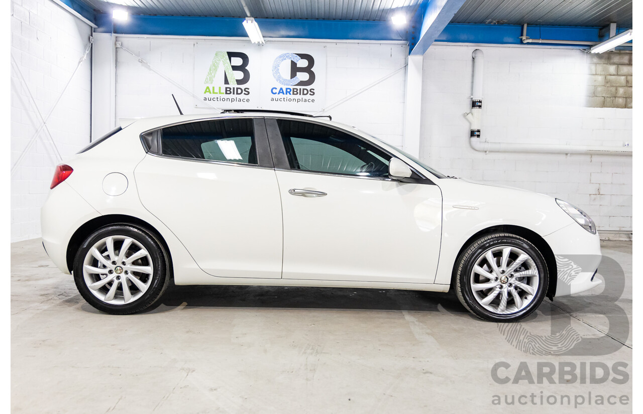 2/2013 Alfa Romeo Giulietta Distinctive 5d Hatchback White Turbo 1.4L