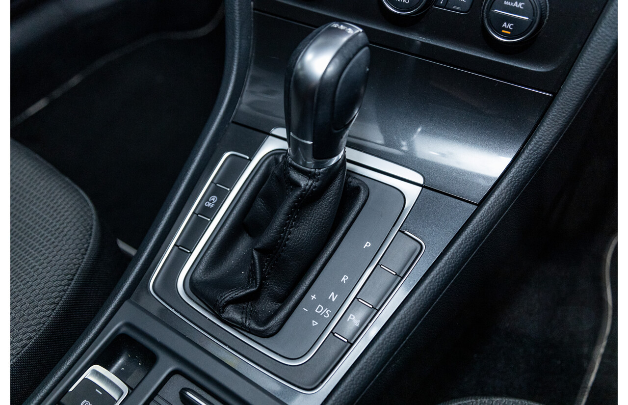 12/2017 Volkswagen Golf 110 TSI Comfortline Mk7.5 AU MY18 5d Hatchback Pure White Turbo 1.4L