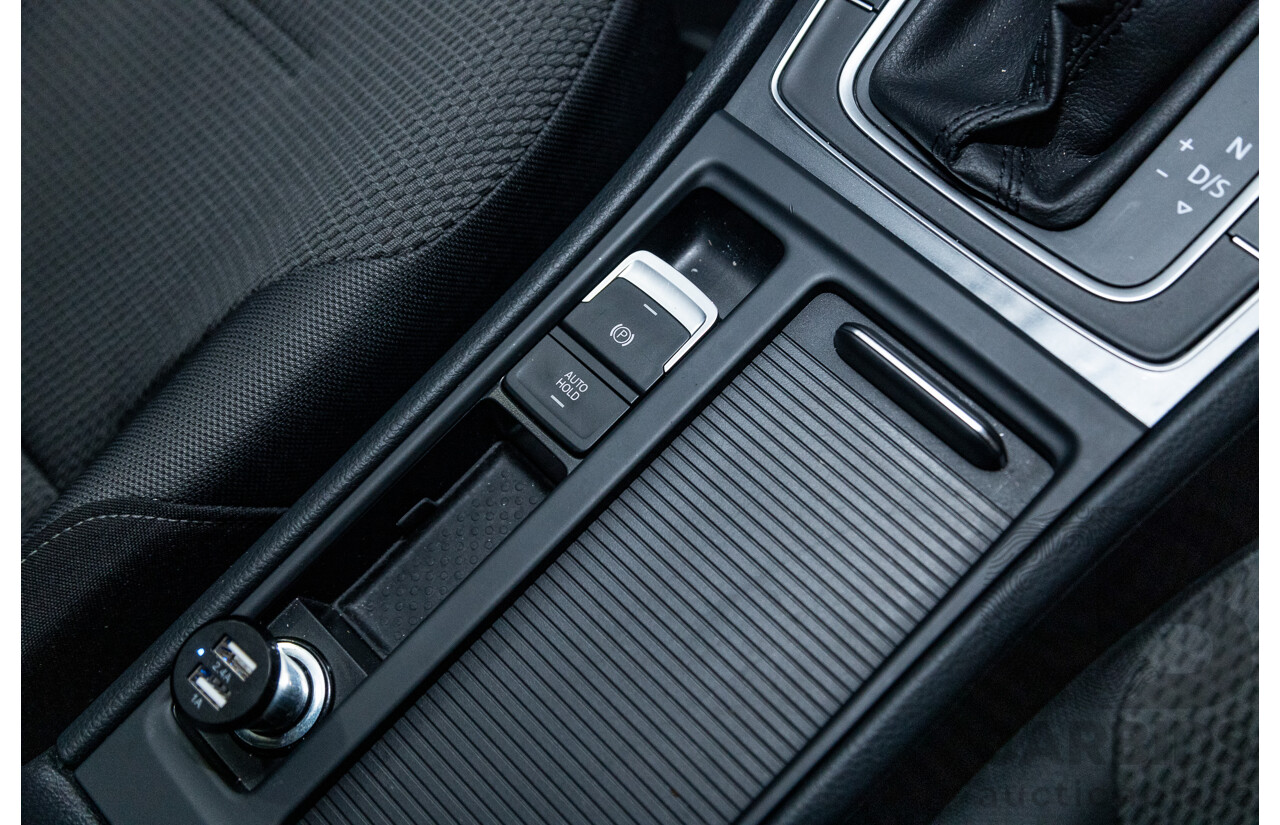 12/2017 Volkswagen Golf 110 TSI Comfortline Mk7.5 AU MY18 5d Hatchback Pure White Turbo 1.4L