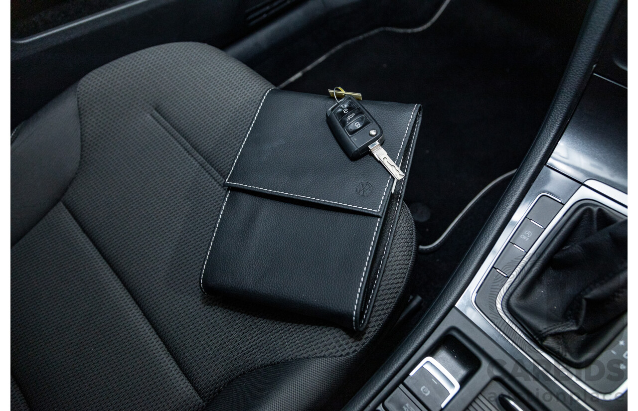 12/2017 Volkswagen Golf 110 TSI Comfortline Mk7.5 AU MY18 5d Hatchback Pure White Turbo 1.4L