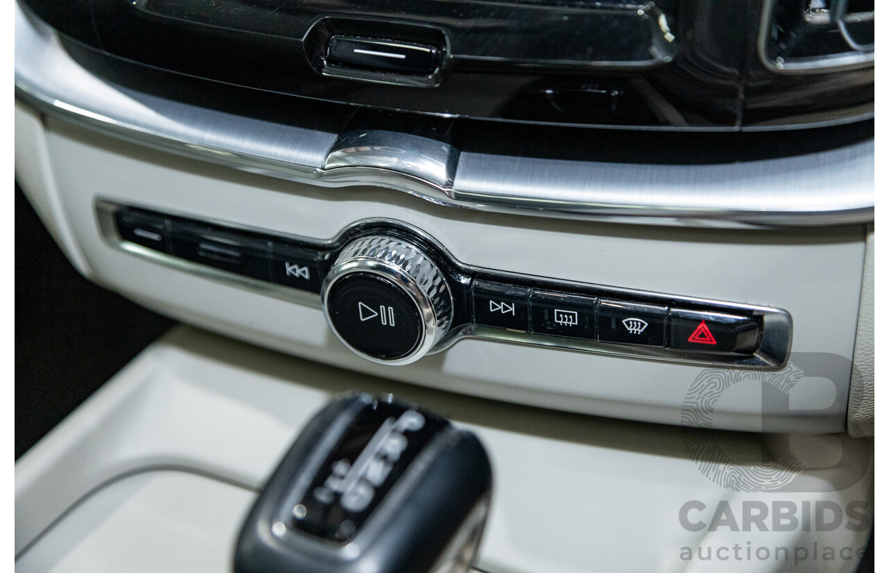 08/2018 Volvo XC60 D4 Momentum (AWD) MY19 4d Wagon Pine Grey Metallic Twin Turbo Diesel 2.0L